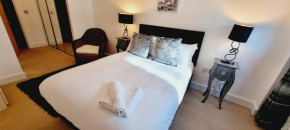 Luxury waterside apartment Canary Wharf